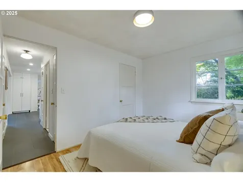 4868 Lakeview Boulevard Lake Oswego OR 97035