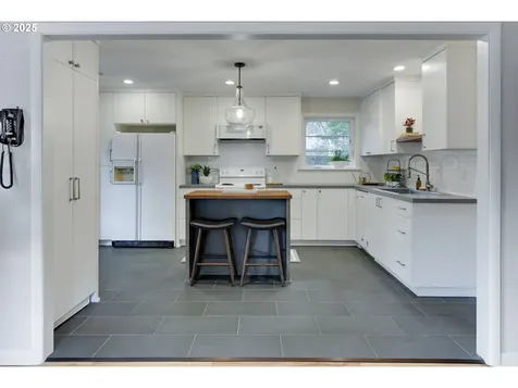 4868 Lakeview Boulevard Lake Oswego OR 97035