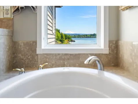 4070 NE Fairview Lake Way Fairview OR 97024