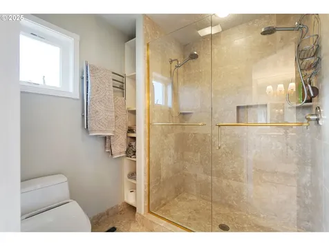 4070 NE Fairview Lake Way Fairview OR 97024