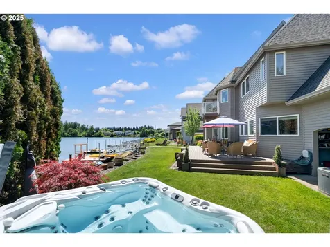 4070 NE Fairview Lake Way Fairview OR 97024