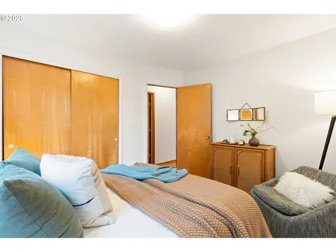 2002 SE Spokane Street Portland OR 97202