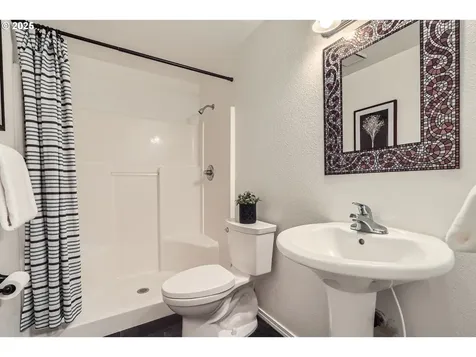 5203 NW Lincoln Avenue Vancouver WA 98663
