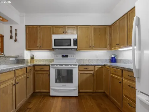 15530 NE Knott Street Portland OR 97230