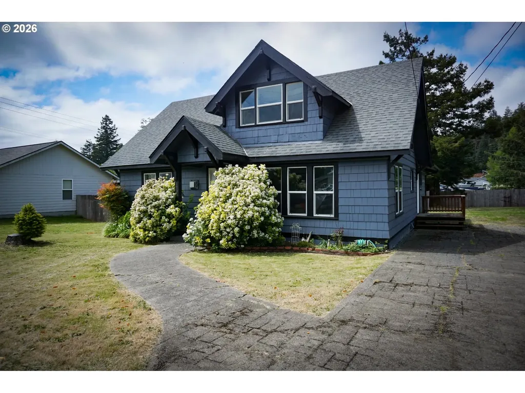1735 N Elm Street Coquille OR 97423