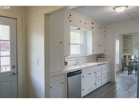 1735 N Elm Street Coquille OR 97423