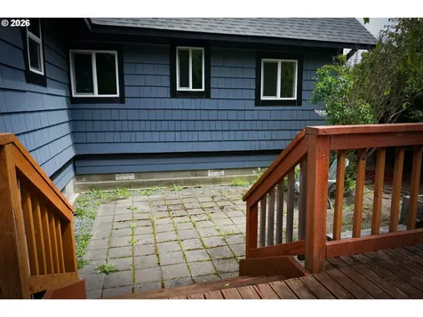 1735 N Elm Street Coquille OR 97423