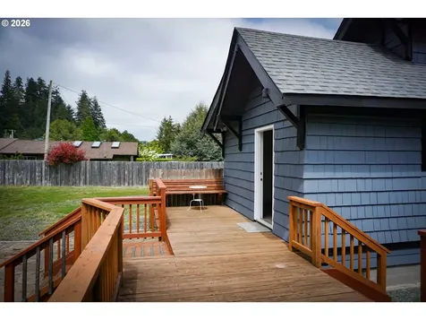 1735 N Elm Street Coquille OR 97423