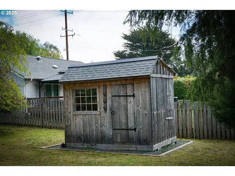 1735 N Elm Street Coquille OR 97423