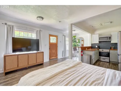 9647 SW Capitol Highway Portland OR 97219