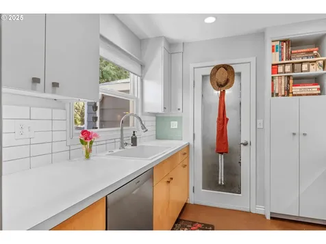 3213 SE 73rd Avenue Portland OR 97206