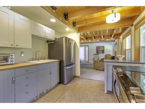 9403 SW 74th Avenue Portland OR 97223