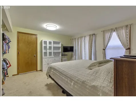 9403 SW 74th Avenue Portland OR 97223