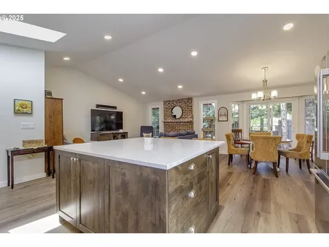 9403 SW 74th Avenue Portland OR 97223