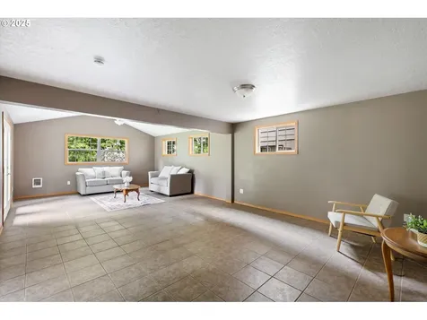 1302 Spruce Street Longview WA 98632