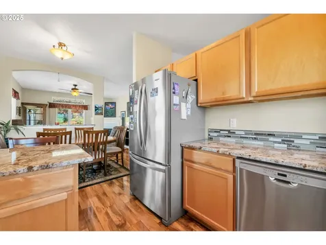 1863 S 61st Street Springfield OR 97478