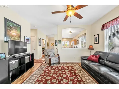 1863 S 61st Street Springfield OR 97478