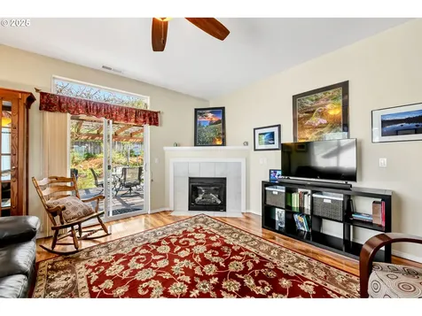 1863 S 61st Street Springfield OR 97478
