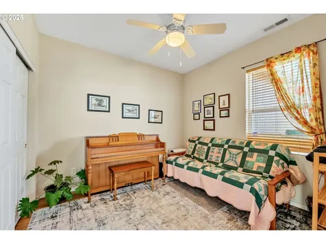 1863 S 61st Street Springfield OR 97478