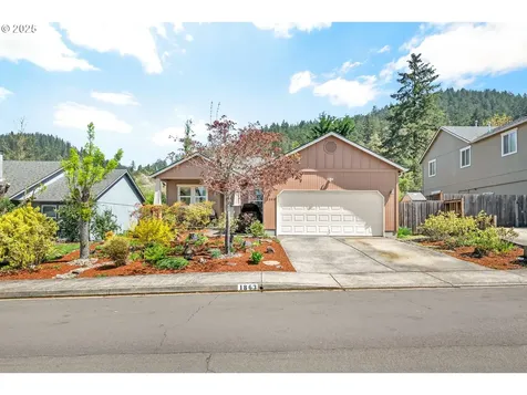 1863 S 61st Street Springfield OR 97478