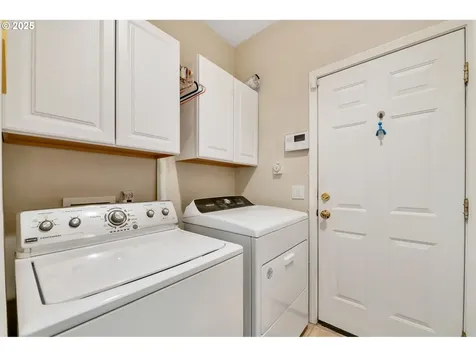 1863 S 61st Street Springfield OR 97478