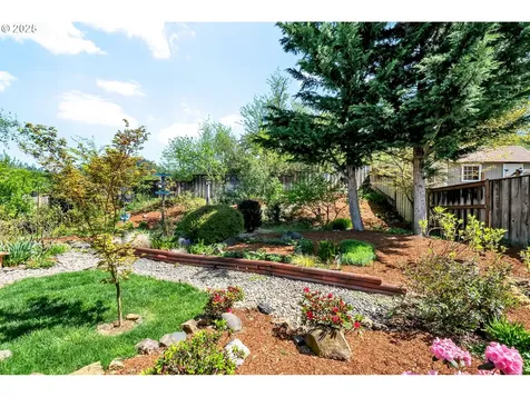 1863 S 61st Street Springfield OR 97478