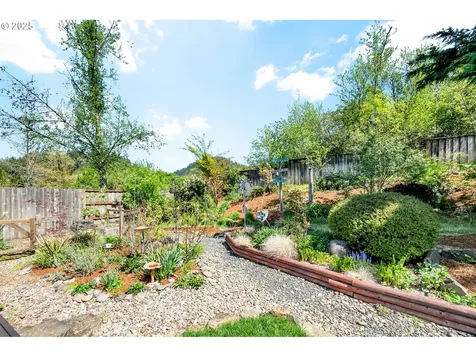 1863 S 61st Street Springfield OR 97478