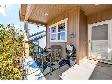 1863 S 61st Street Springfield OR 97478