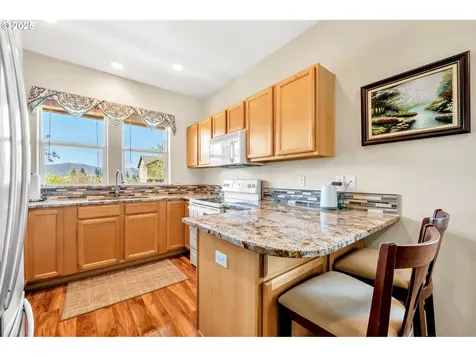 1863 S 61st Street Springfield OR 97478