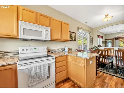1863 S 61st Street Springfield OR 97478