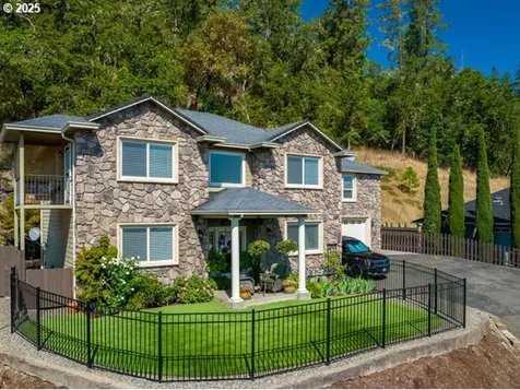 1584 NW Avery Street Roseburg OR 97471