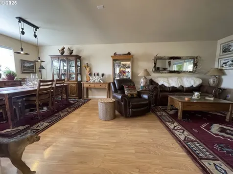 1584 NW Avery Street Roseburg OR 97471