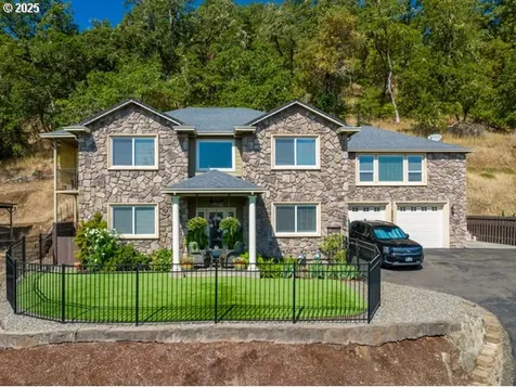 1584 NW Avery Street Roseburg OR 97471
