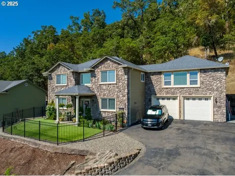 1584 NW Avery Street Roseburg OR 97471
