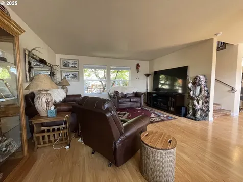 1584 NW Avery Street Roseburg OR 97471