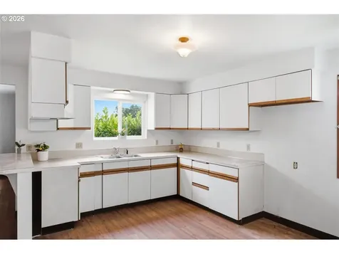 485 N Main Street Mt. Angel OR 97362