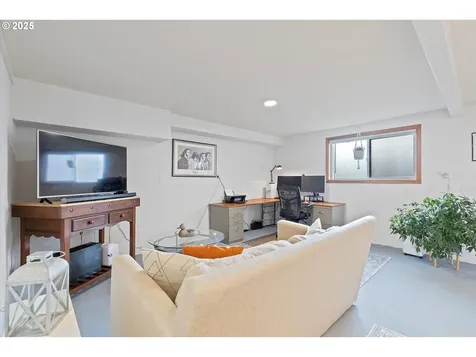 1910 NE 68th Street Lincoln City OR 97367