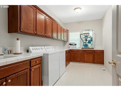 3255 Deer Lake Court SE Salem OR 97317