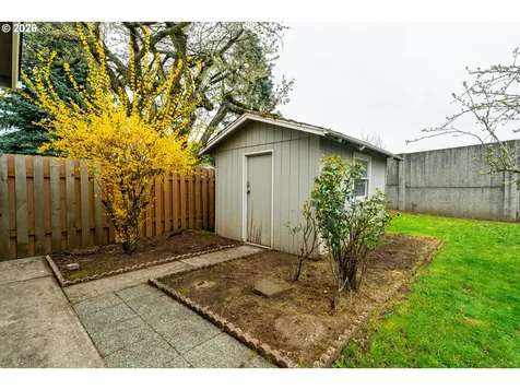 8612 NE Clackamas Street Portland OR 97220