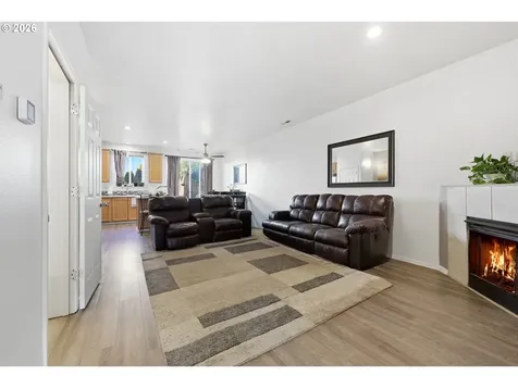 5827 SE 16th Loop Gresham OR 97080