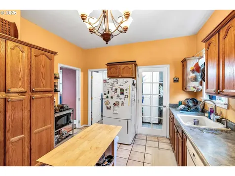 1815 SE Alder Street Portland OR 97214