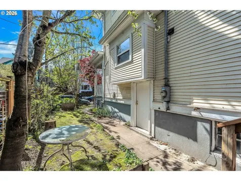 1815 SE Alder Street Portland OR 97214