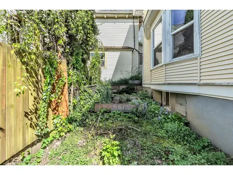 1815 SE Alder Street Portland OR 97214