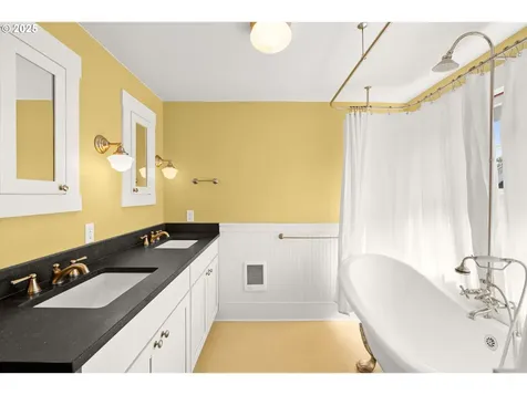 2728 SE Tibbetts Street Portland OR 97202