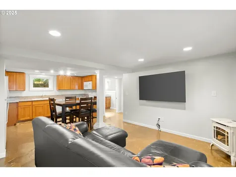 2728 SE Tibbetts Street Portland OR 97202