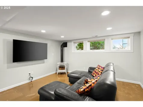 2728 SE Tibbetts Street Portland OR 97202