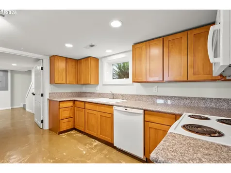 2728 SE Tibbetts Street Portland OR 97202