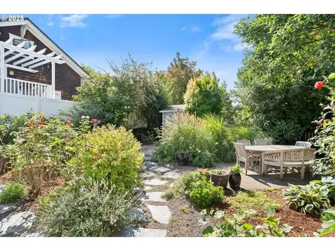 2728 SE Tibbetts Street Portland OR 97202
