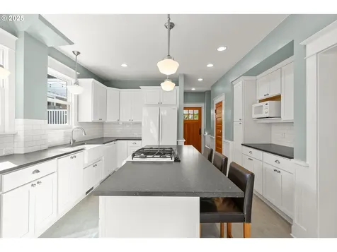 2728 SE Tibbetts Street Portland OR 97202