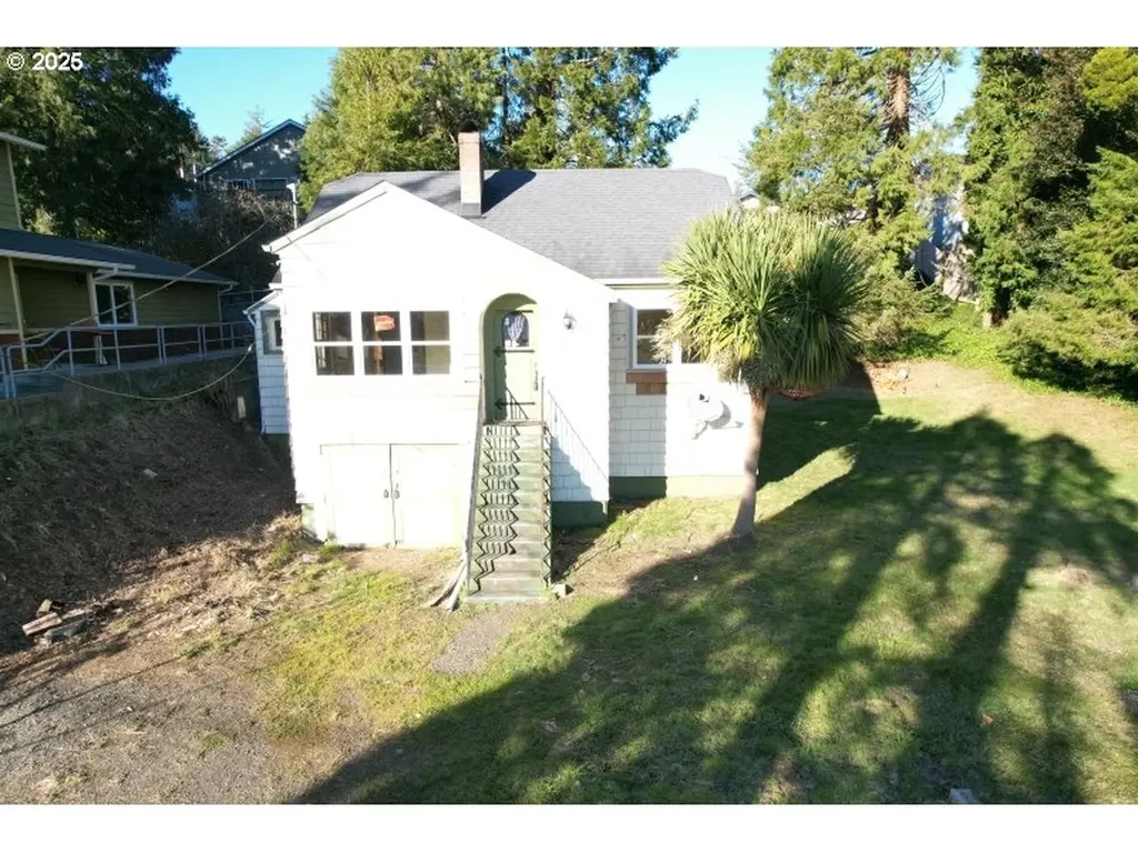1217 W Marine Drive Astoria OR 97103